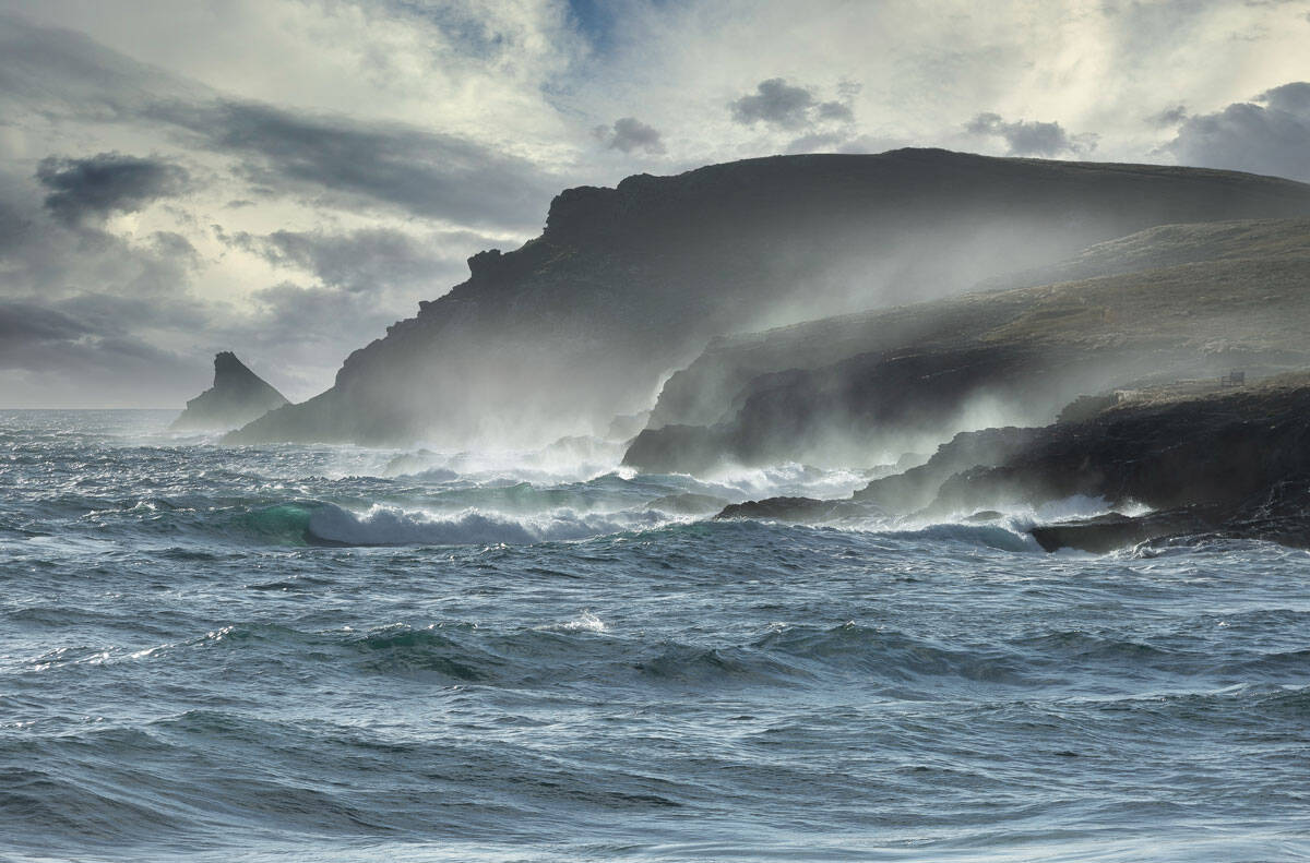 Aluminium vs Timber: Which is Best for Coastal Homes in Cornwall?